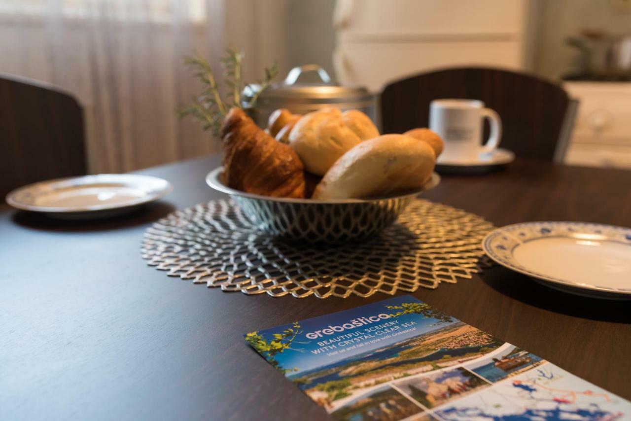 Cozy Apartment Stana In Grebastica ชิเบนิก ภายนอก รูปภาพ
