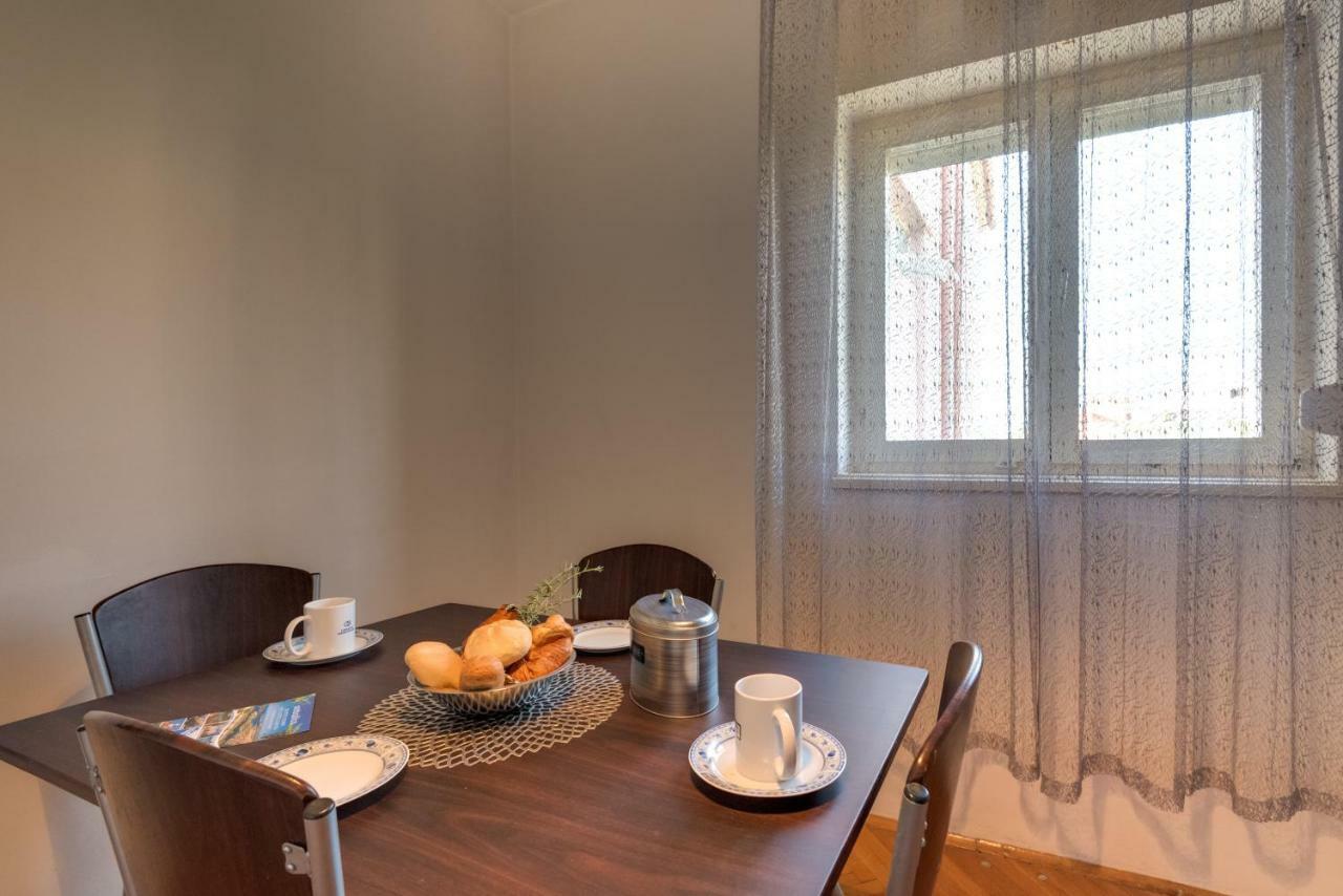 Cozy Apartment Stana In Grebastica ชิเบนิก ภายนอก รูปภาพ